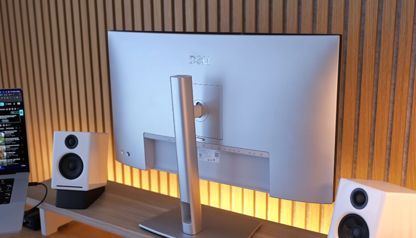 Dell UltraSharp U2725QE dual monitor setup