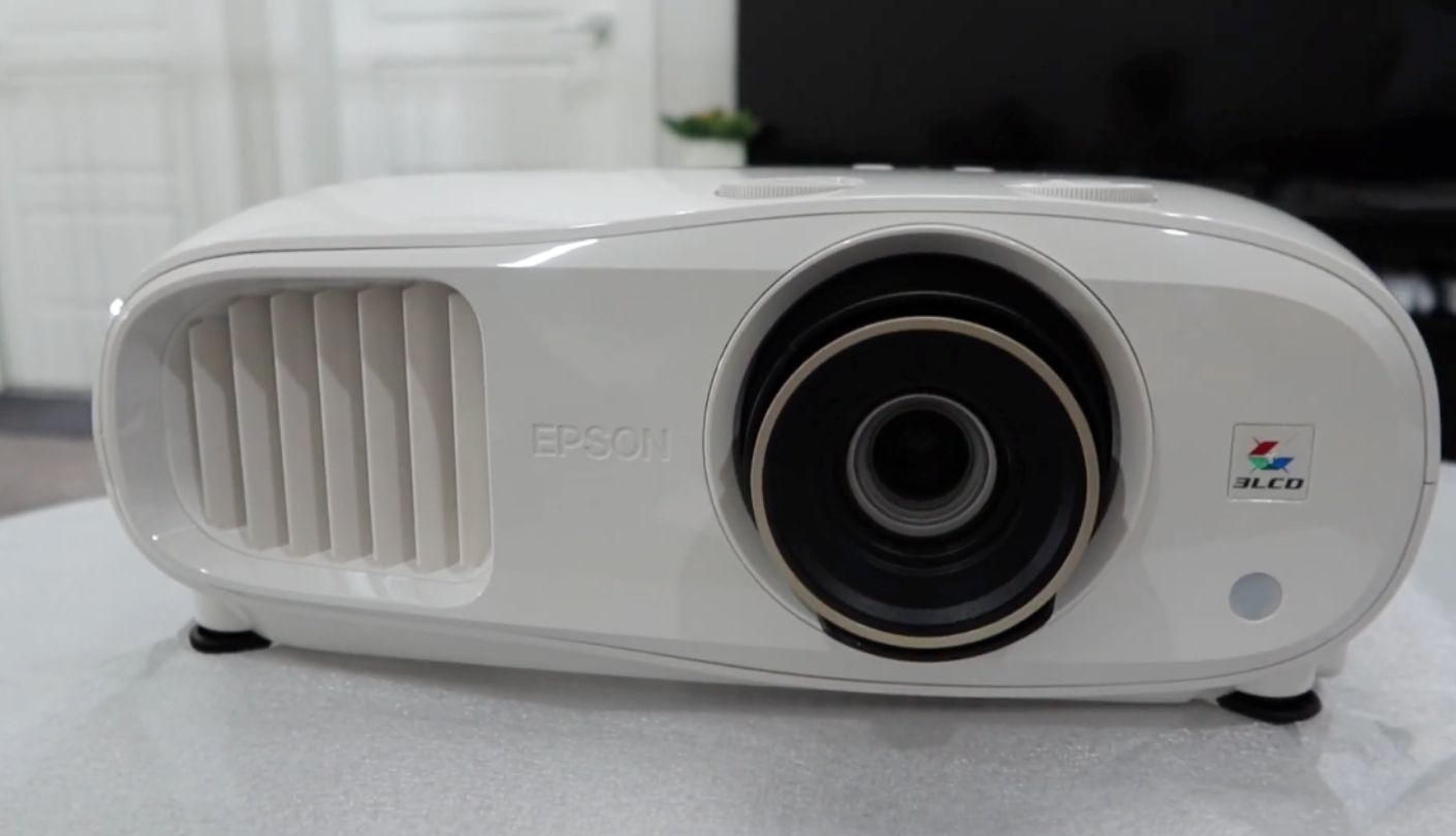 Epson Home Cinema 3800 projector for bright rooms
