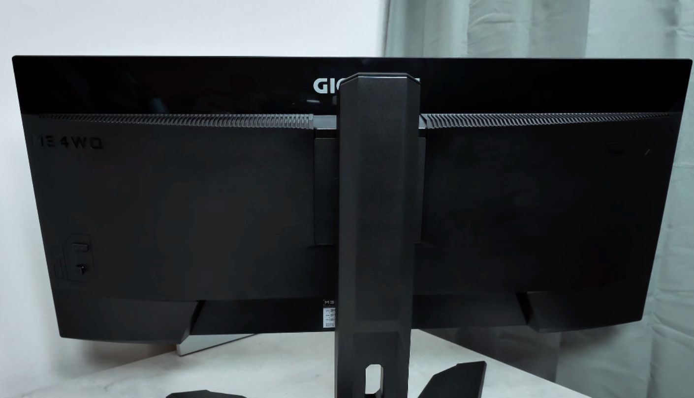Gigabyte M34WQ ultrawide monitor for productivity