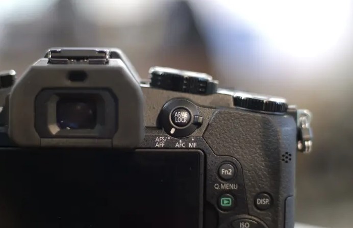 Panasonic LUMIX G85 affordable DSLR camera