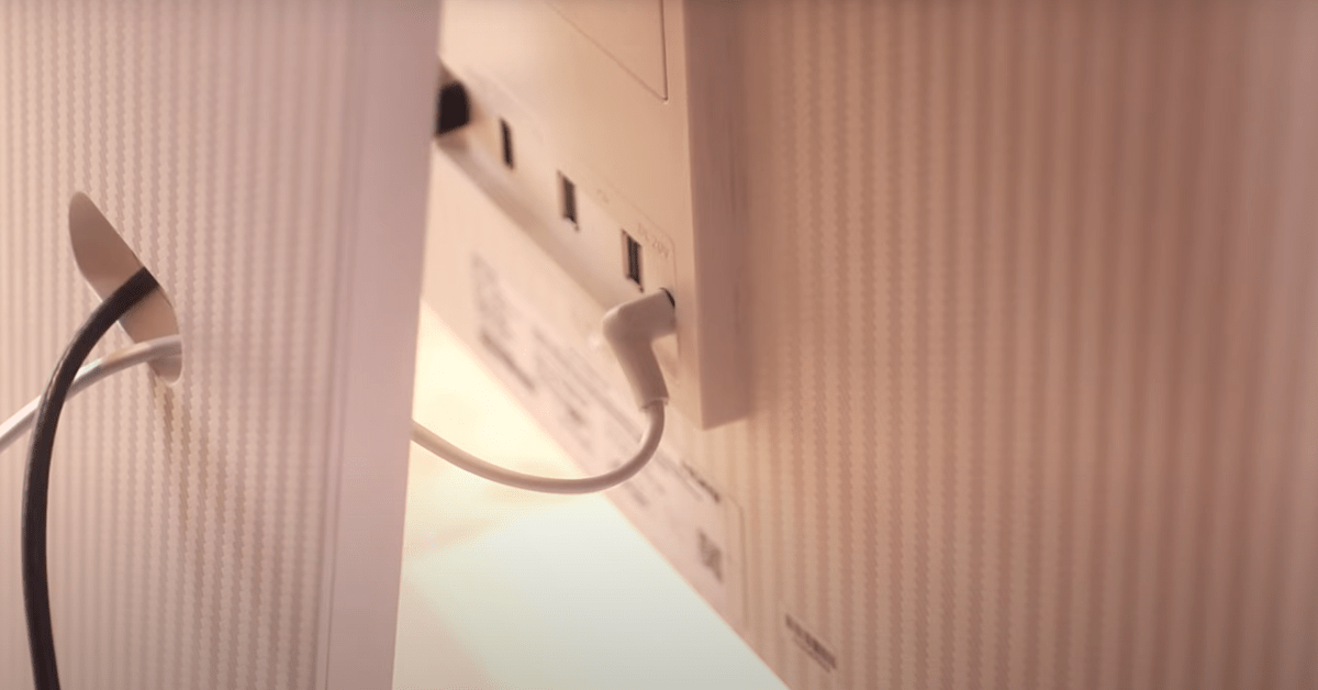 Samsung Smart M8 monitors with thunderbolt port