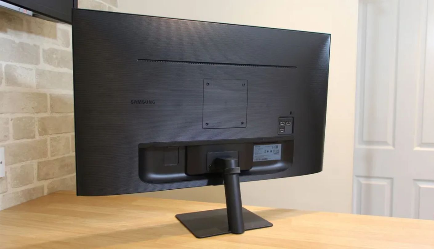 Samsung Smart Monitor M7 M70F 32 office monitor with sound