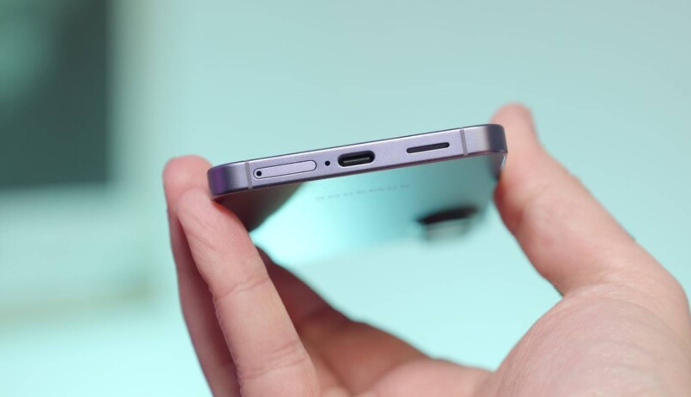 Samsung Galaxy S26 mini flagship Android phone