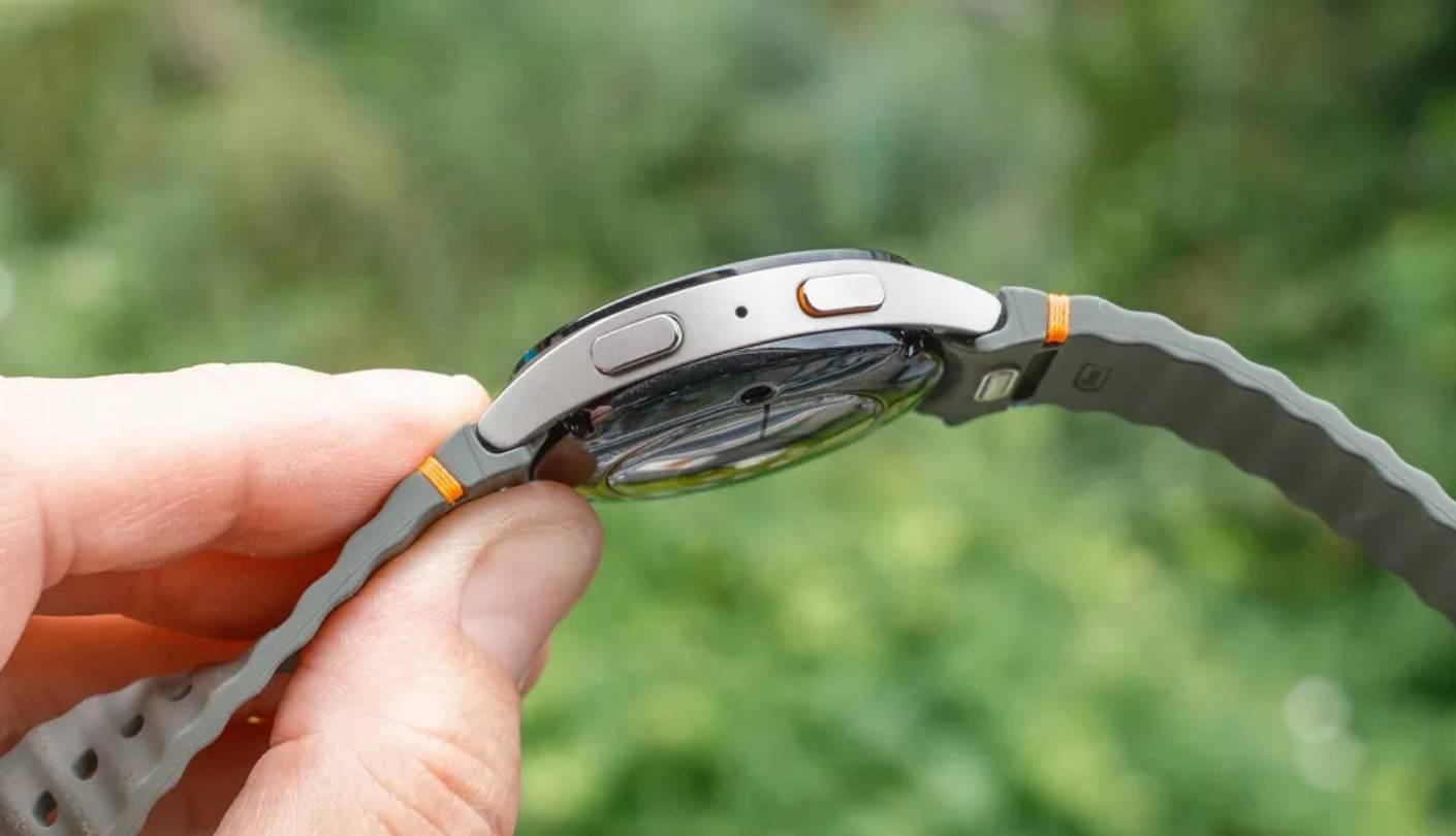 Samsung Galaxy Watch 7 smartwatch under $200