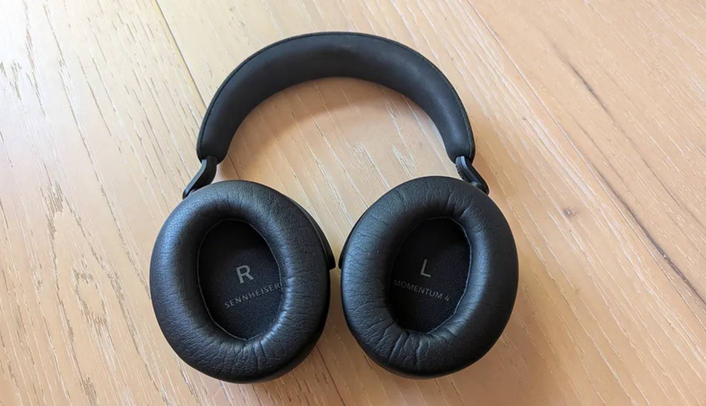 Sennheiser MOMENTUM 4 long flight headphones