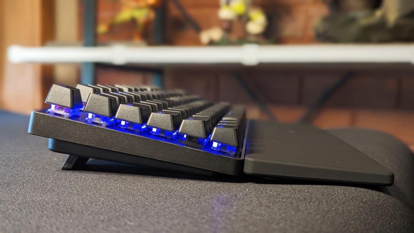SteelSeries Apex Pro TKL clavier de jeu sans fil de premier plan