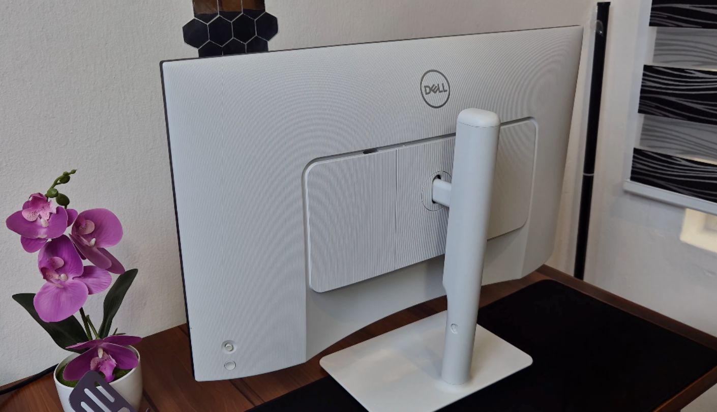 Dell 27 Plus QHD S2725DSM budget monitor for WFH
