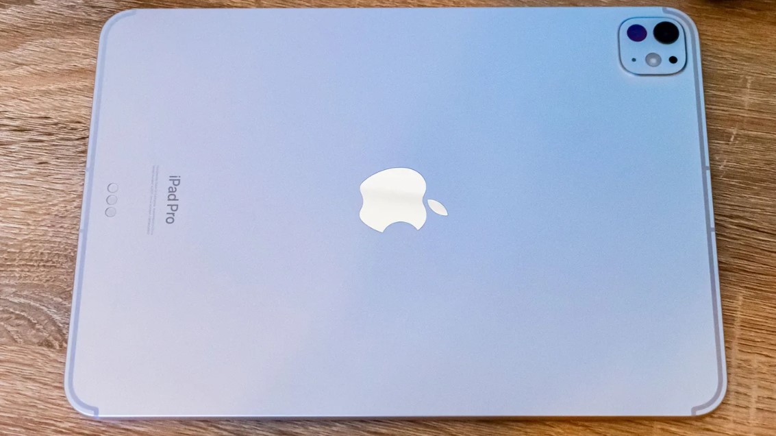 iPad Air M3 2025 vs iPad Pro M4 comparison