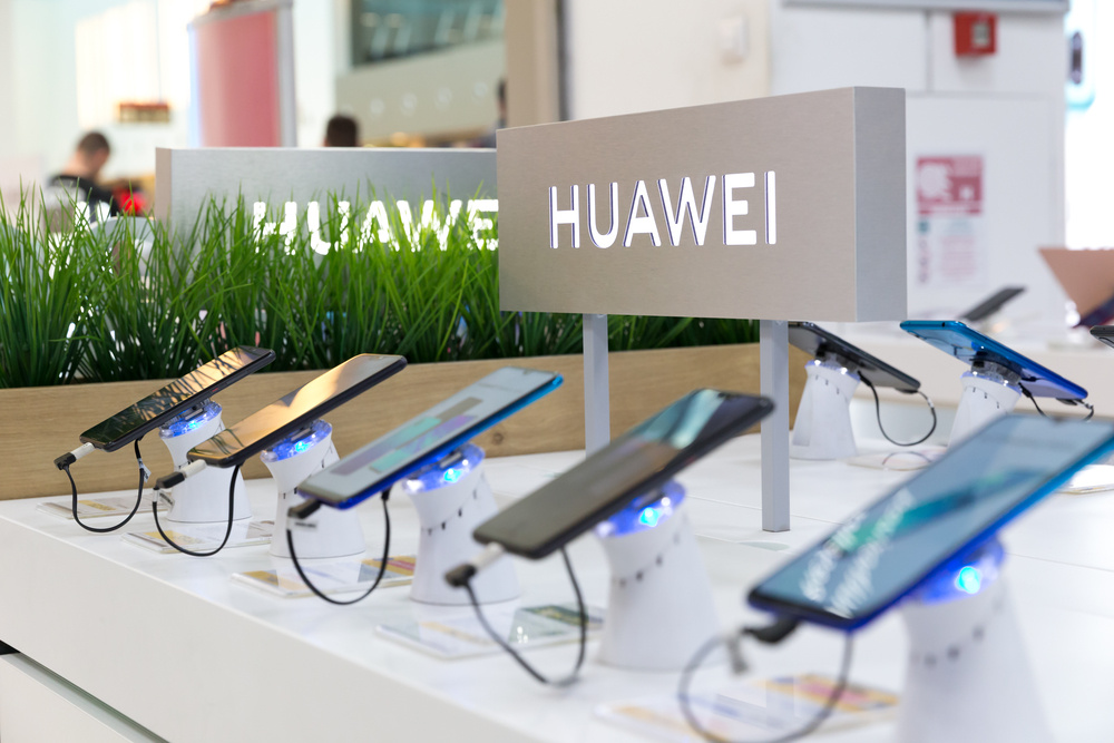 Huawei обіцяє повернути гроші, якщо на її смартфонах перестануть працювати Facebook, YouTube та Play Store
