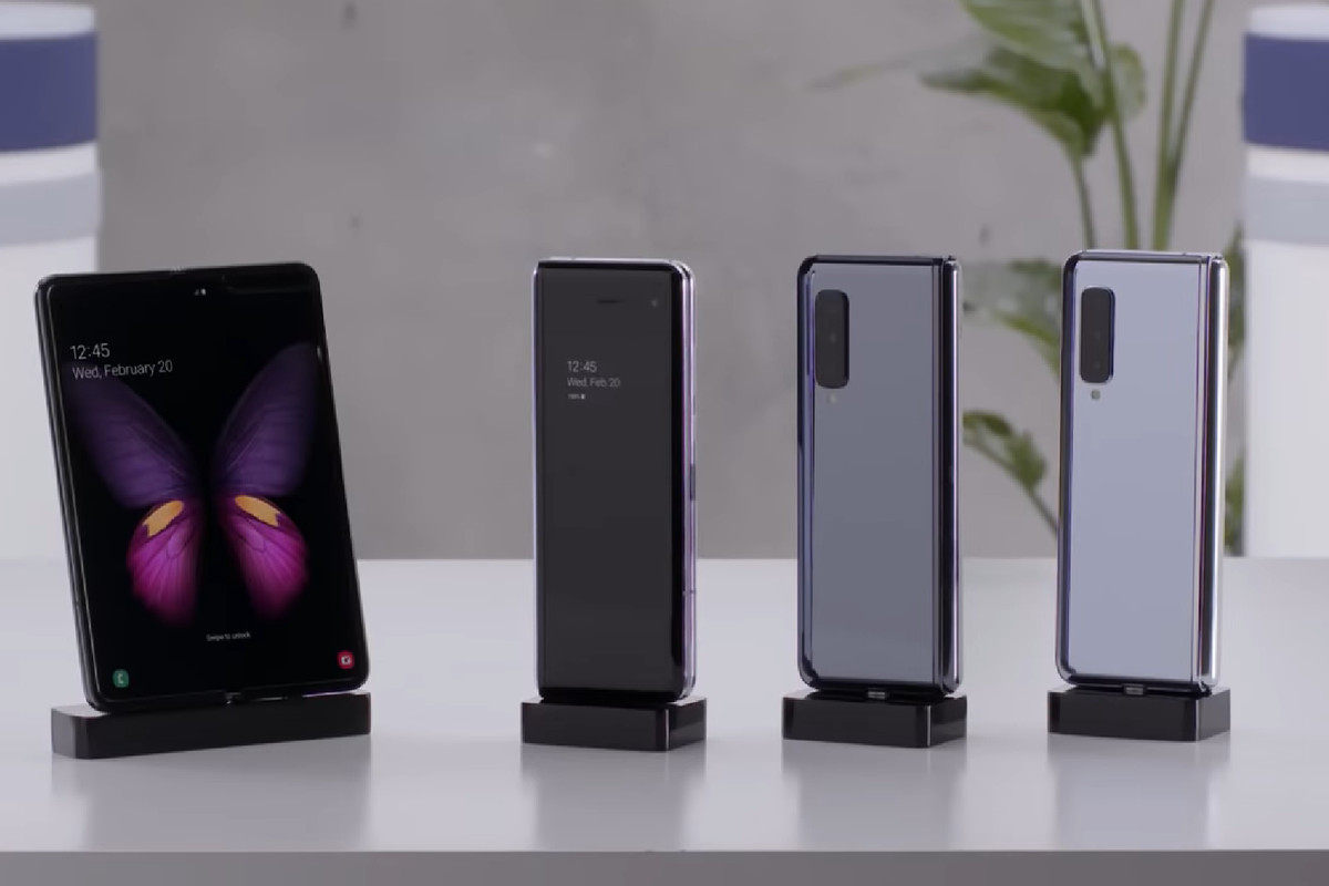Гнучкий смартфон Samsung Galaxy Fold все-таки приїде в Україну. Від 60 до 80 тисяч гривень?
