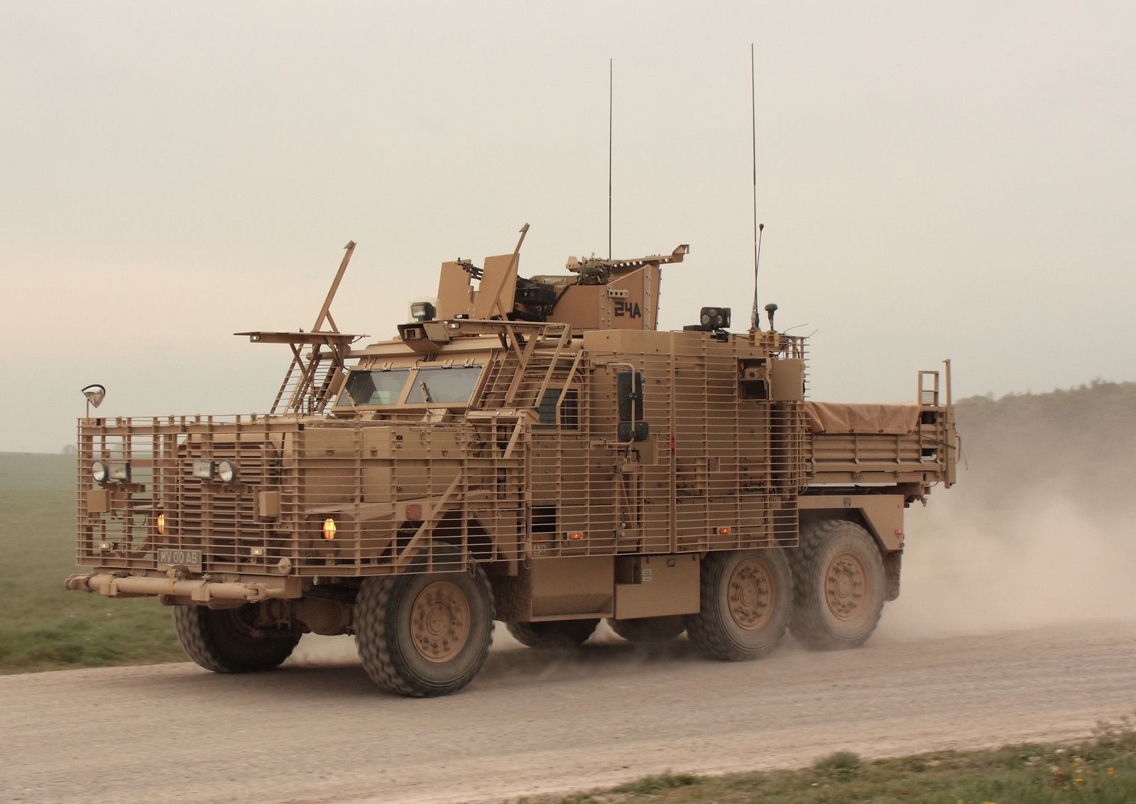 L'armée a montré la première vidéo utilisant des véhicules blindés britanniques Wolfhound avec des mitrailleuses Browning M2