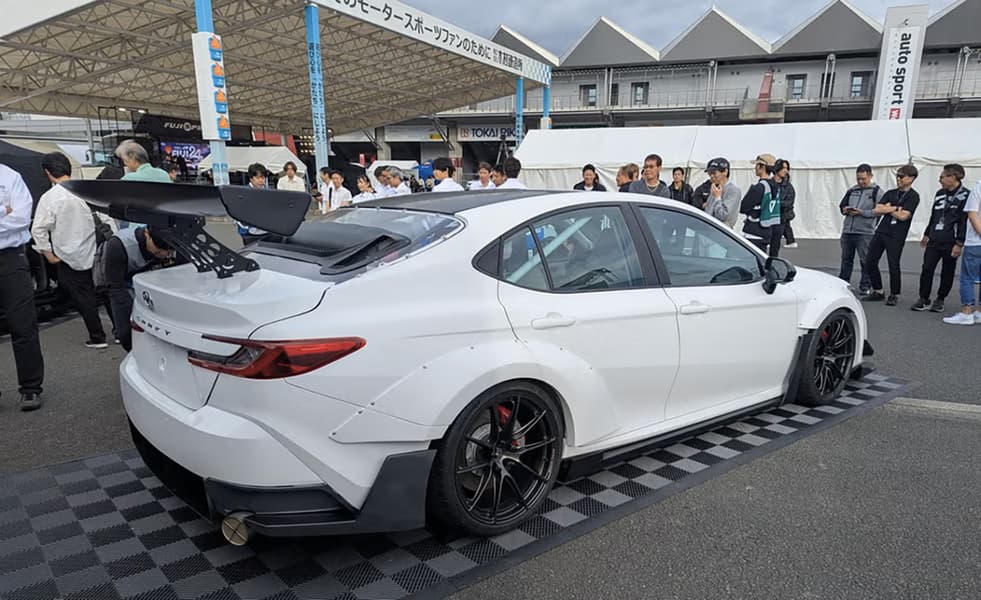 Toyota Camry з двома двигунами