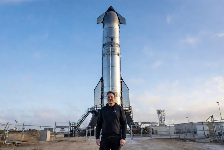 Ракета SpaceX Starship на стартовому майданчику