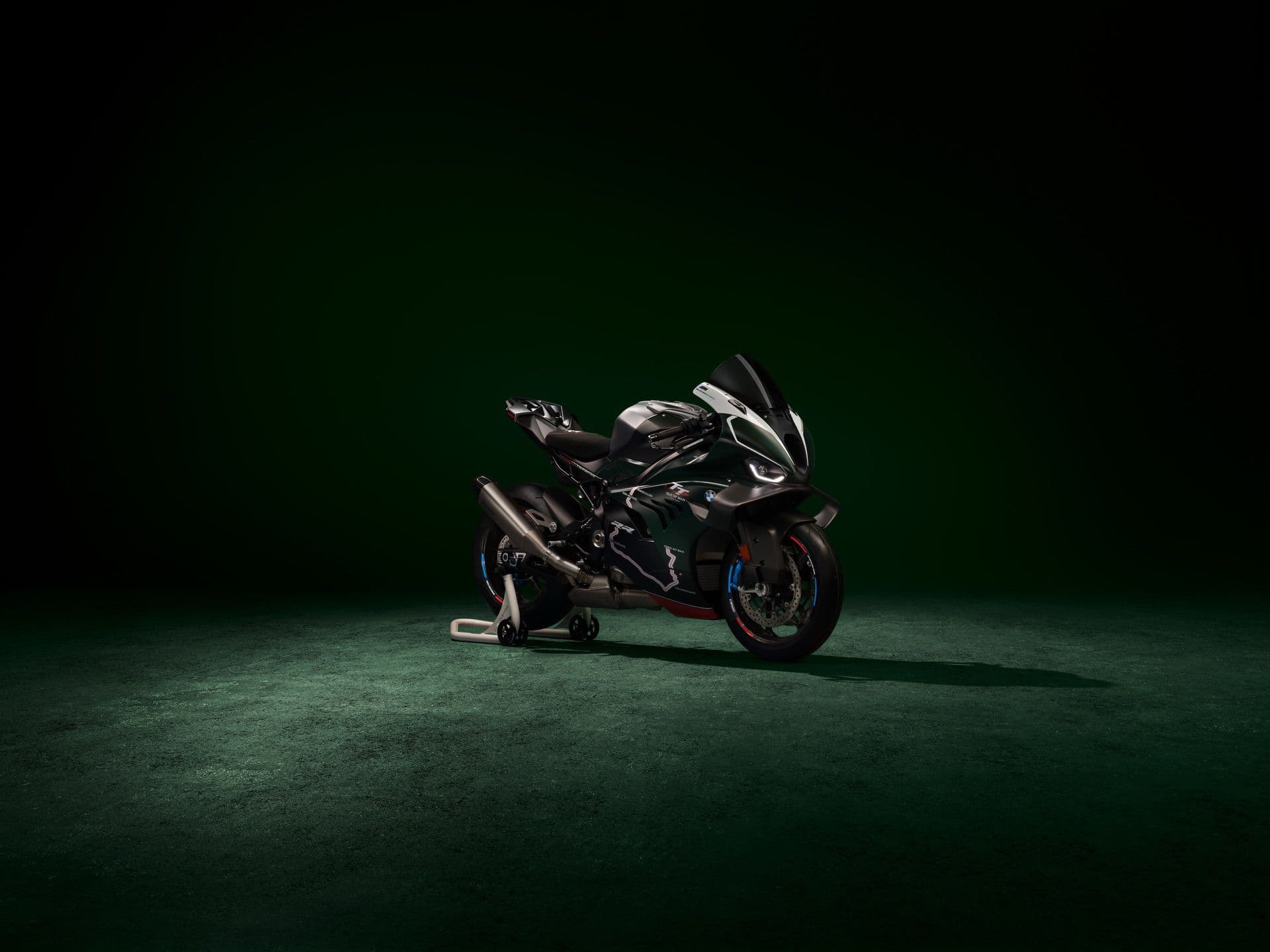 BMW M 1000 RR TT-Edition в цвете British Racing Green