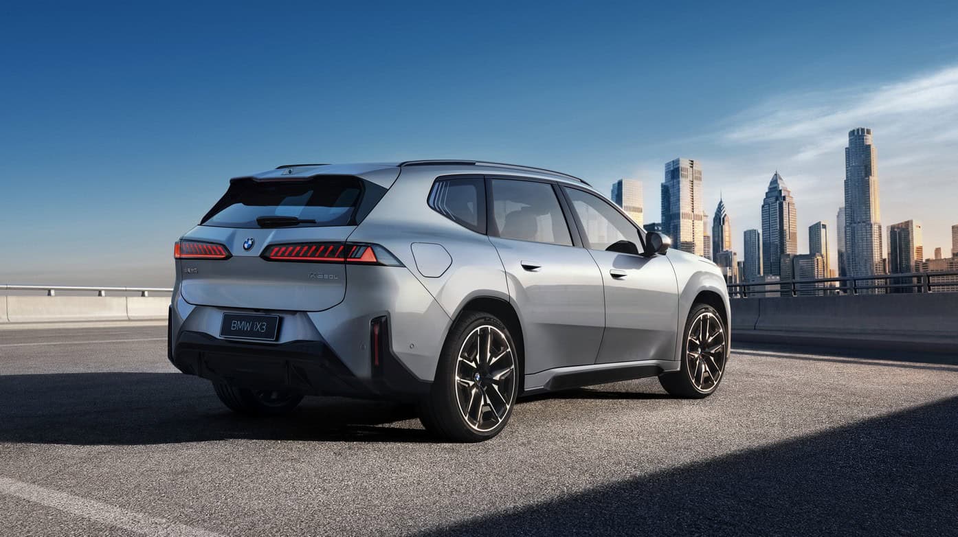 BMW iX3 задня частина