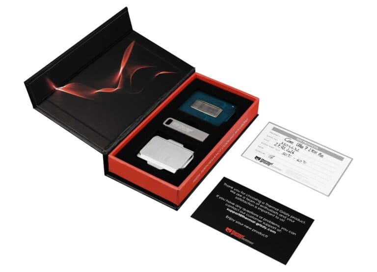 Contenu de la boîte, clé USB de validation incluse. Photo : Thermal Grizzly