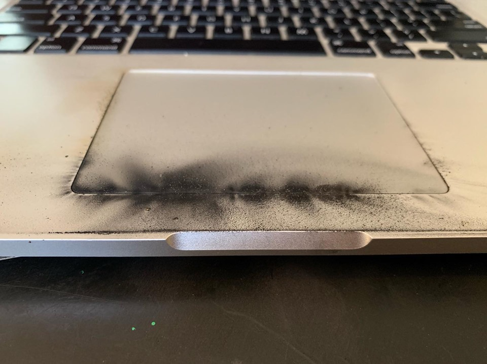 Ще один ноутбук Apple MacBook Pro загорівся і ледь не призвів до пожежі