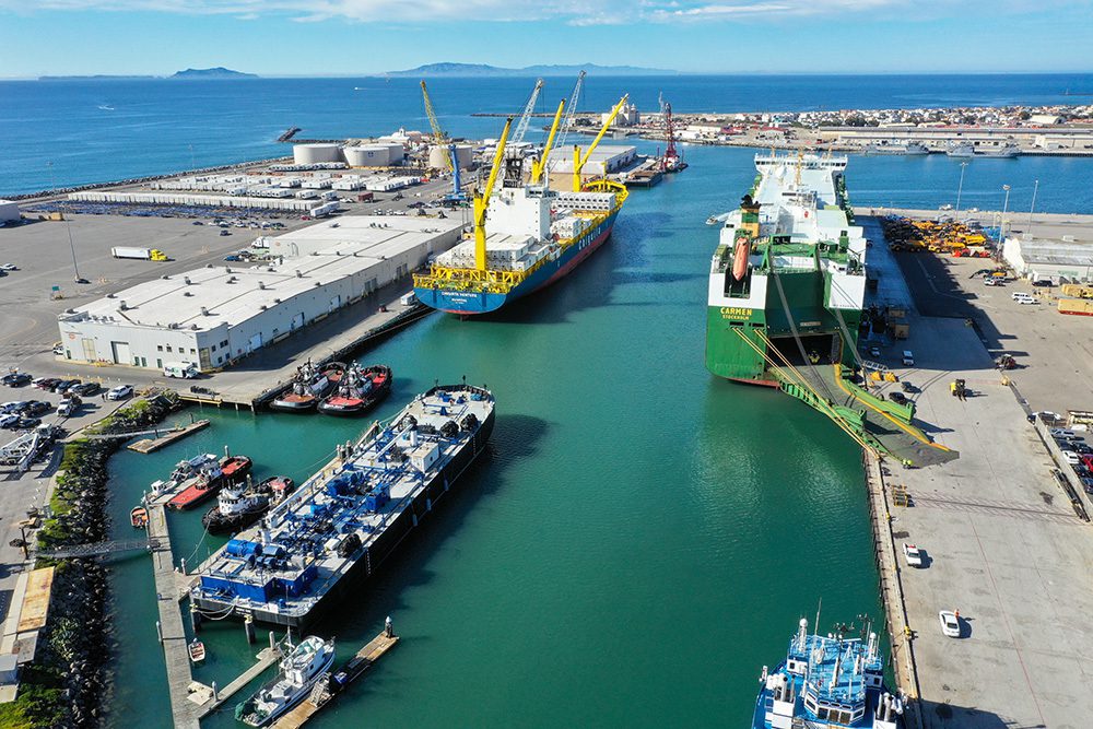 Un marin américain a vendu des plans du système radar de la base de Kadena et d'autres informations de la marine américaine à la Chine pour 15 000 dollars.