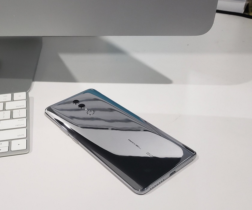 Гигант Honor Note 10 показался на «живых» фото