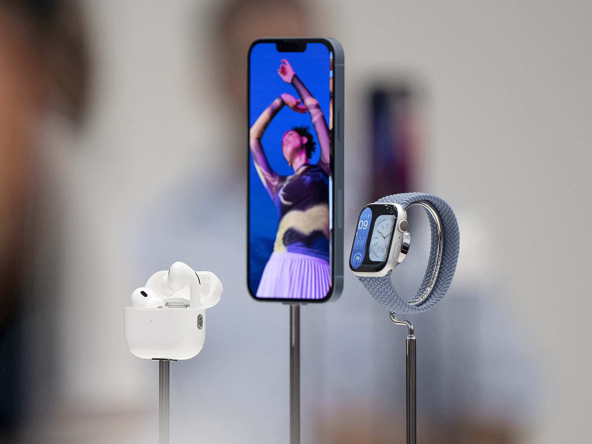 Apple dévoilera également les écouteurs AirPods Pro avec USB-C lors de la présentation de l'iPhone 15 - Bloomberg