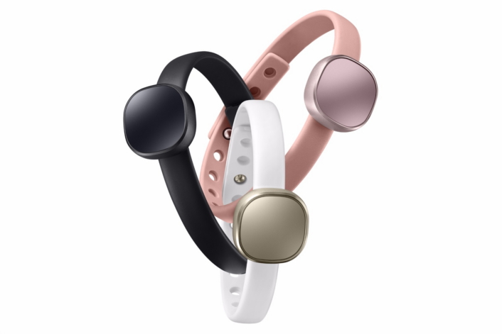 Фитнес-браслет Samsung Charm поступил в продажу