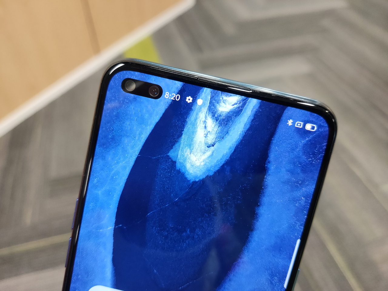 Блогер Mrwhosetheboss показав фотографію першого у світі смартфона з подвійною фронтальною камерою на 44 Мп