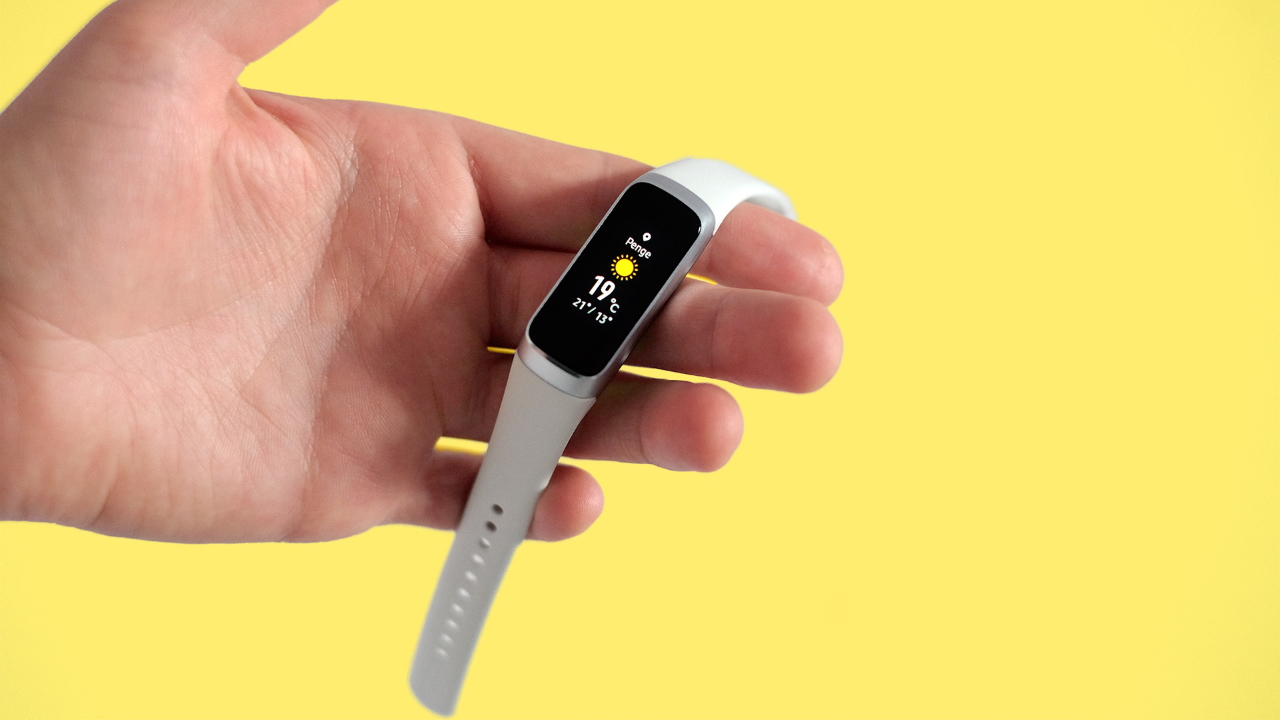 Samsung Galaxy Fit з оновленням отримав віджет для управління музикою та нові циферблати