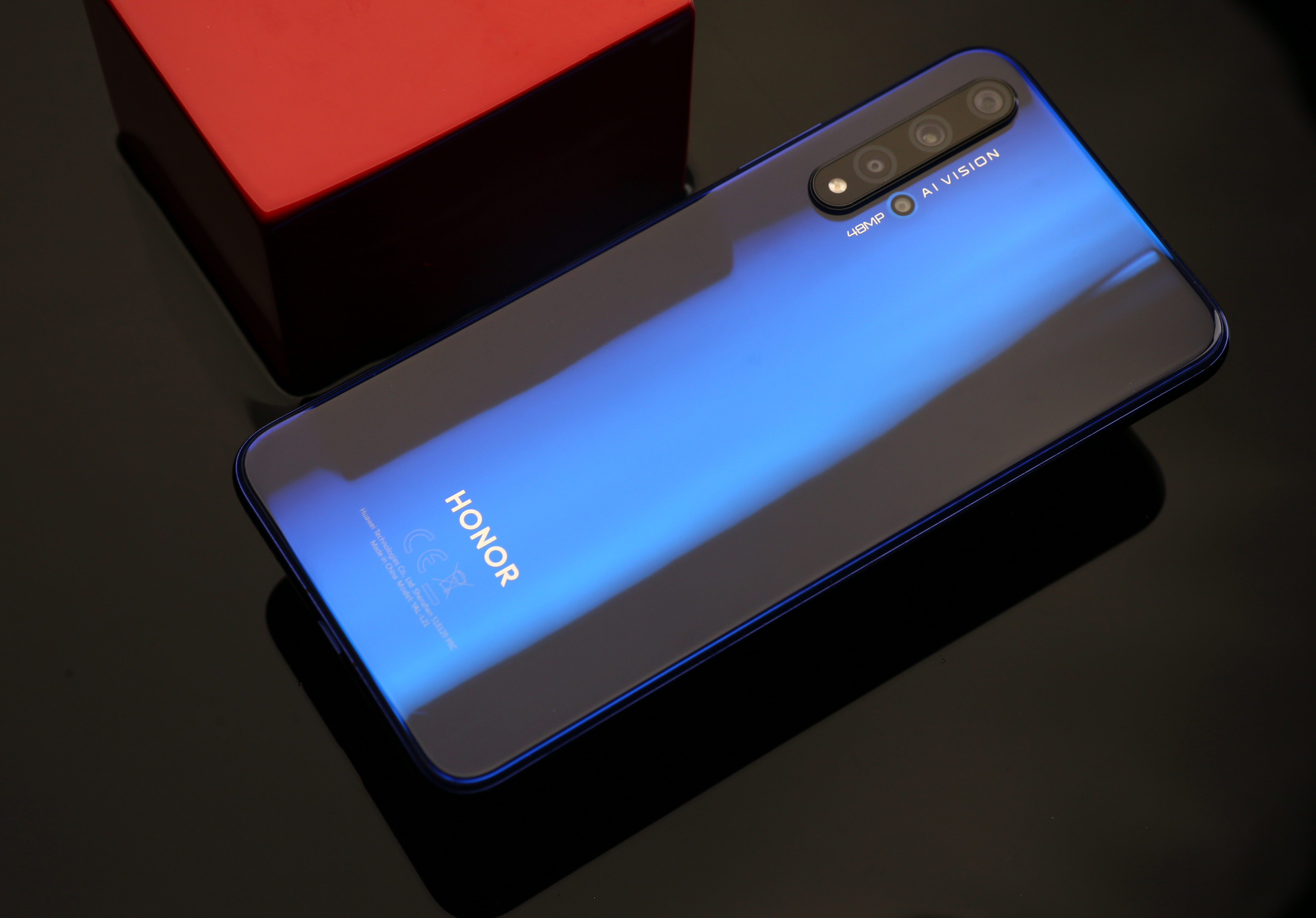 В Україні стартував продаж Honor 20: до 18 серпня діє спеціальна ціна - 11 999 грн