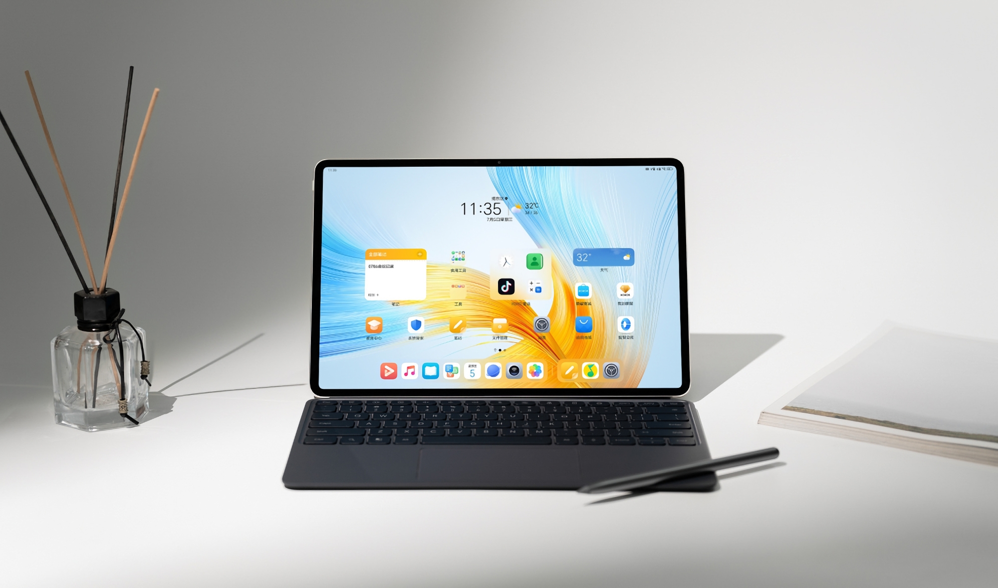 Deux caméras, un écran à cadre fin, un stylet et un étui clavier : Honor dévoile le MagicPad avant son annonce