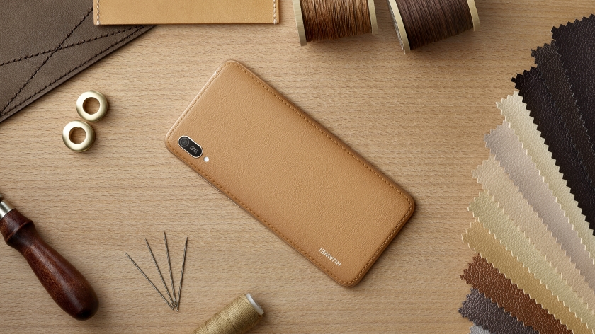 Huawei Y6 2019: екран із краплевидним вирізом, задня частина «під шкіру» та цінник від 4000 грн
