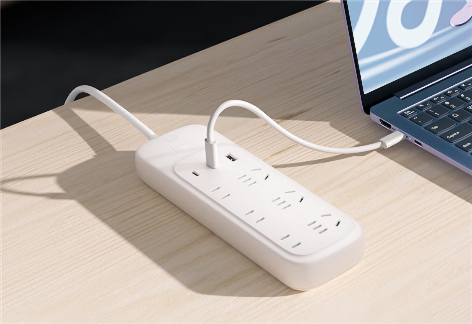 Lenovo lance un parasurtenseur de 65 watts avec 6 prises et 3 ports USB pour 23 $.