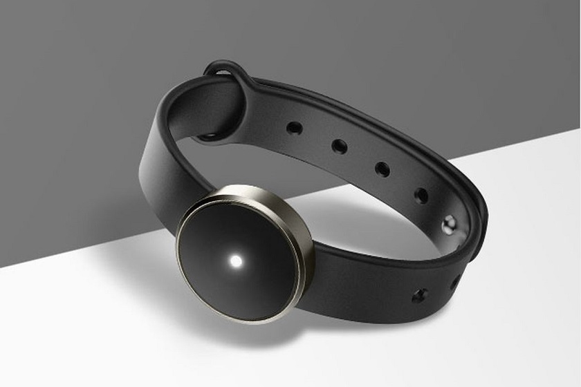 Миниатюрный трекер Misfit Flare оснащен лишь одним светодиодом