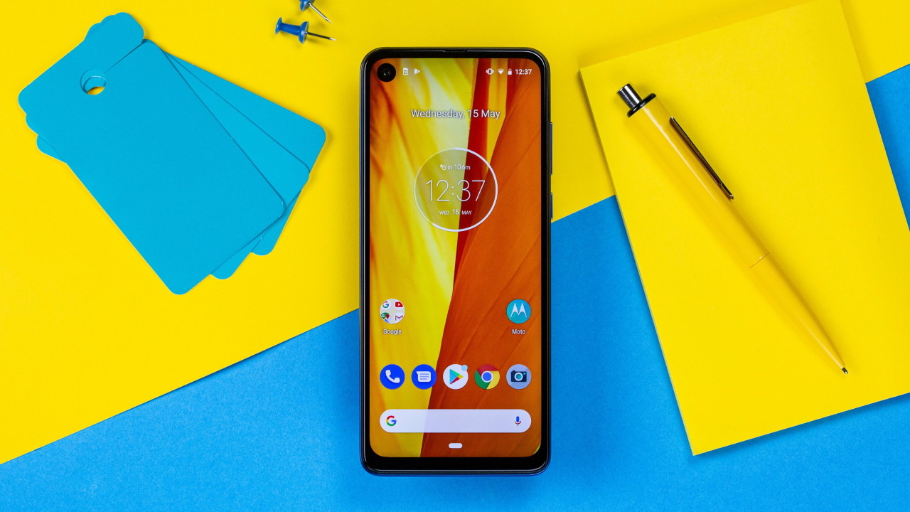 Чутки: наступний флагманський смартфон Motorola отримає назву Edgе+