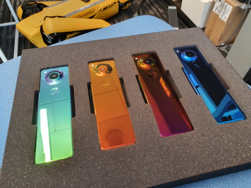 Енді Рубін показав прототип нового Essential Phone з дуже дивним дизайном