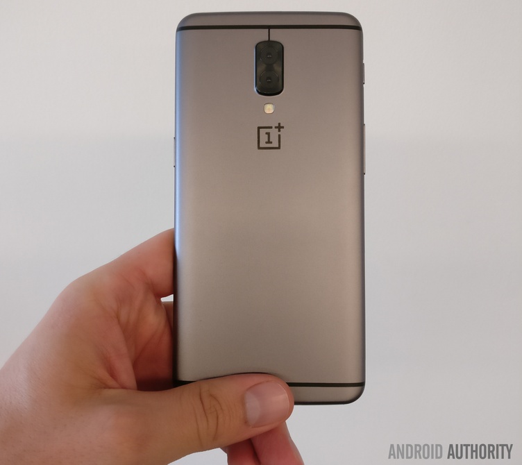 Фото прототипа OnePlus 5 с двойной камерой