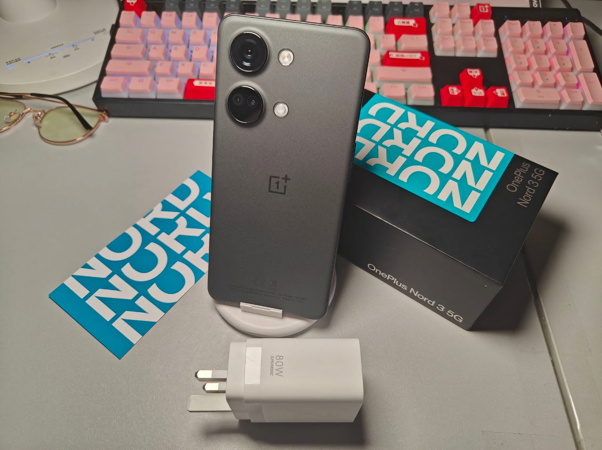 Le OnePlus Nord 3 apparaît dans des photos en direct : la version mondiale du OnePlus Ace 2V avec un écran 120Hz et une puce Dimensity 9000