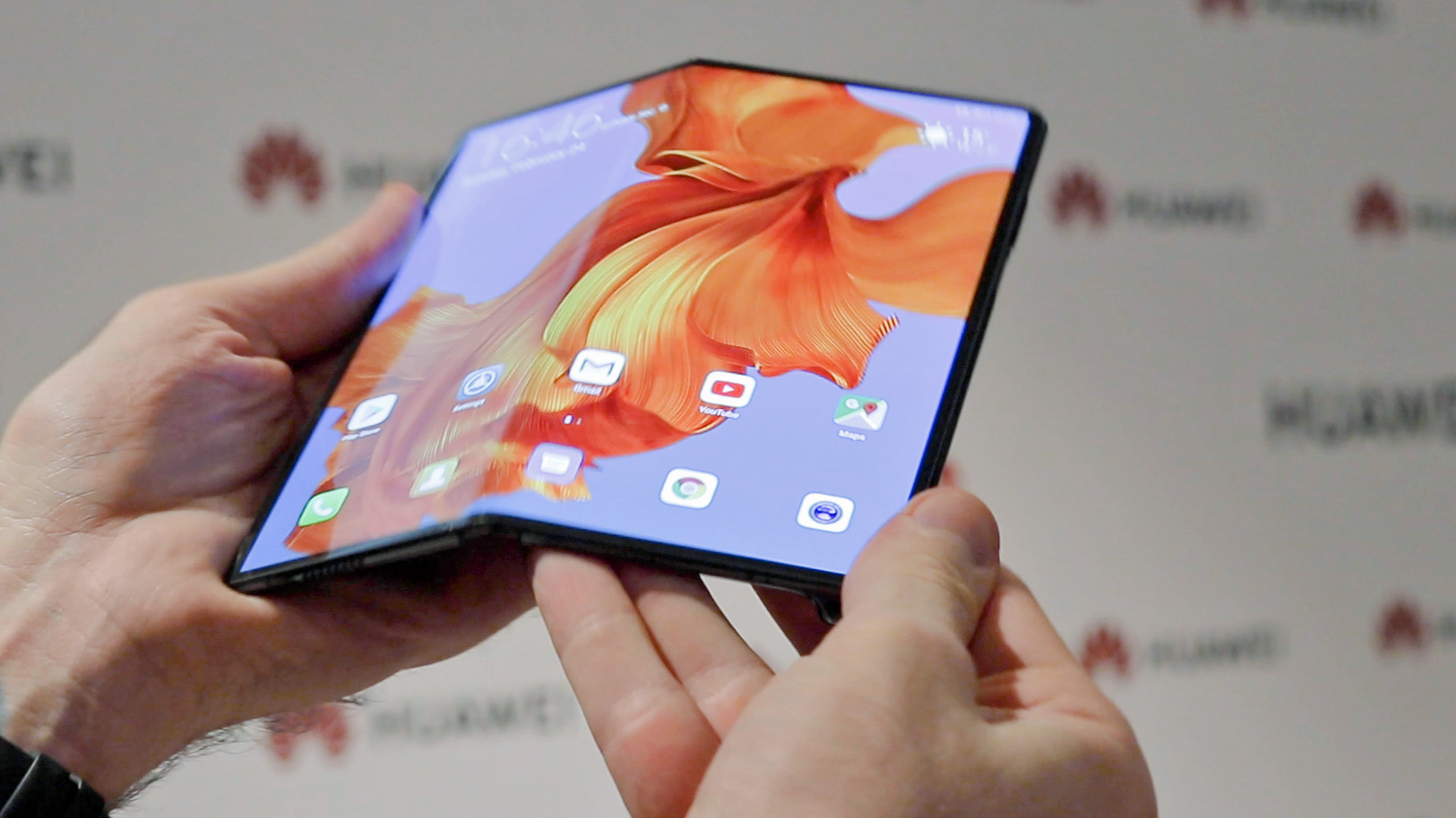 Смартфон не для зими: Huawei Mate X не можна згинати за температури нижче -5