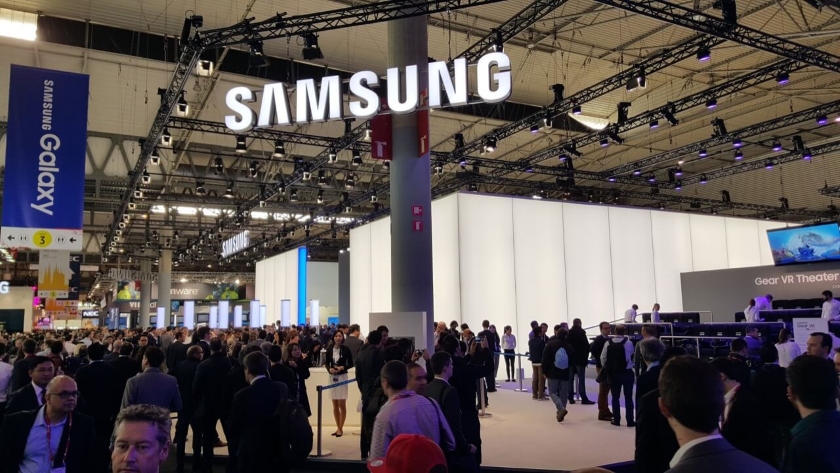 Samsung представит в этом году три смартфона A-серии с подэкранным сканером отпечатков пальцев