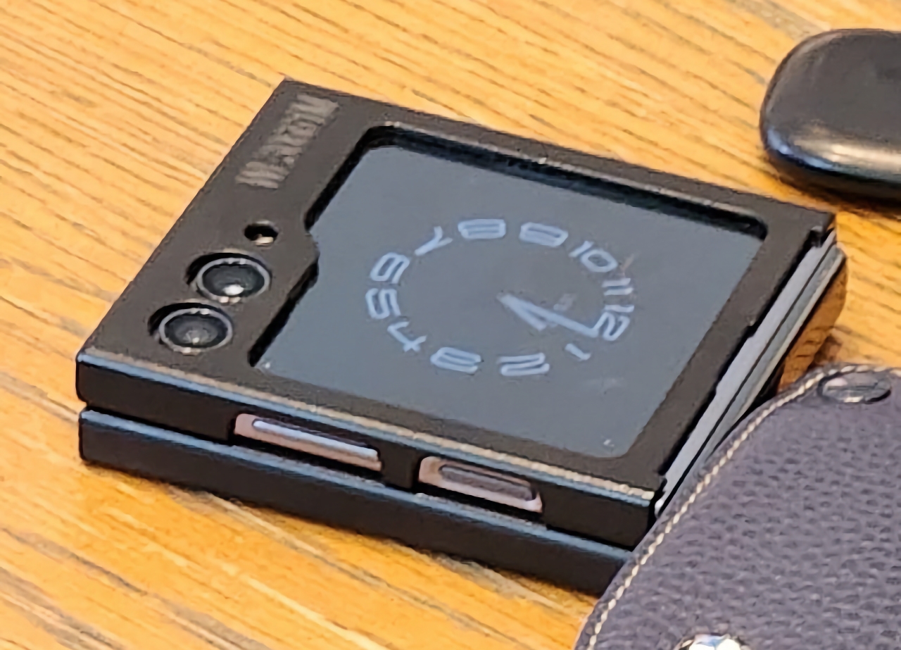 Une photo espionnée montre le Samsung Galaxy Flip 5 avec un double appareil photo et un écran externe agrandi.