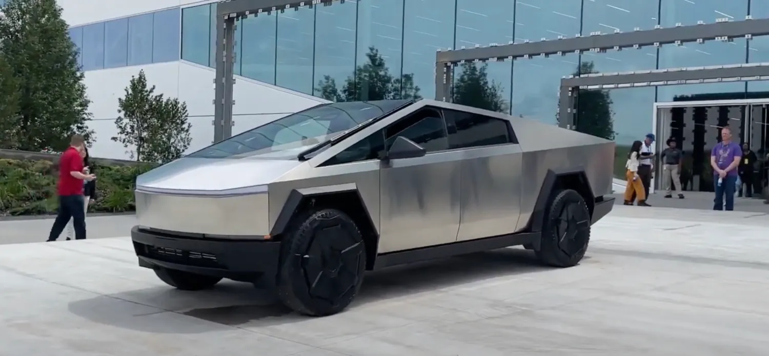 Tesla veut produire jusqu'à 500 000 pick-up électriques Cybertruck par an - les premiers clients recevront les véhicules d'ici à la fin de 2023