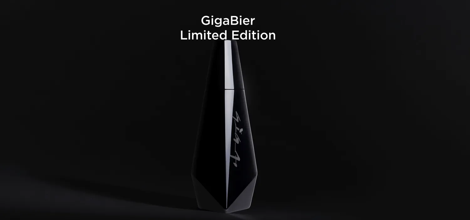 Tesla lance la GigaBier - trois bouteilles illuminées de type Cybertruck pour 89 euros