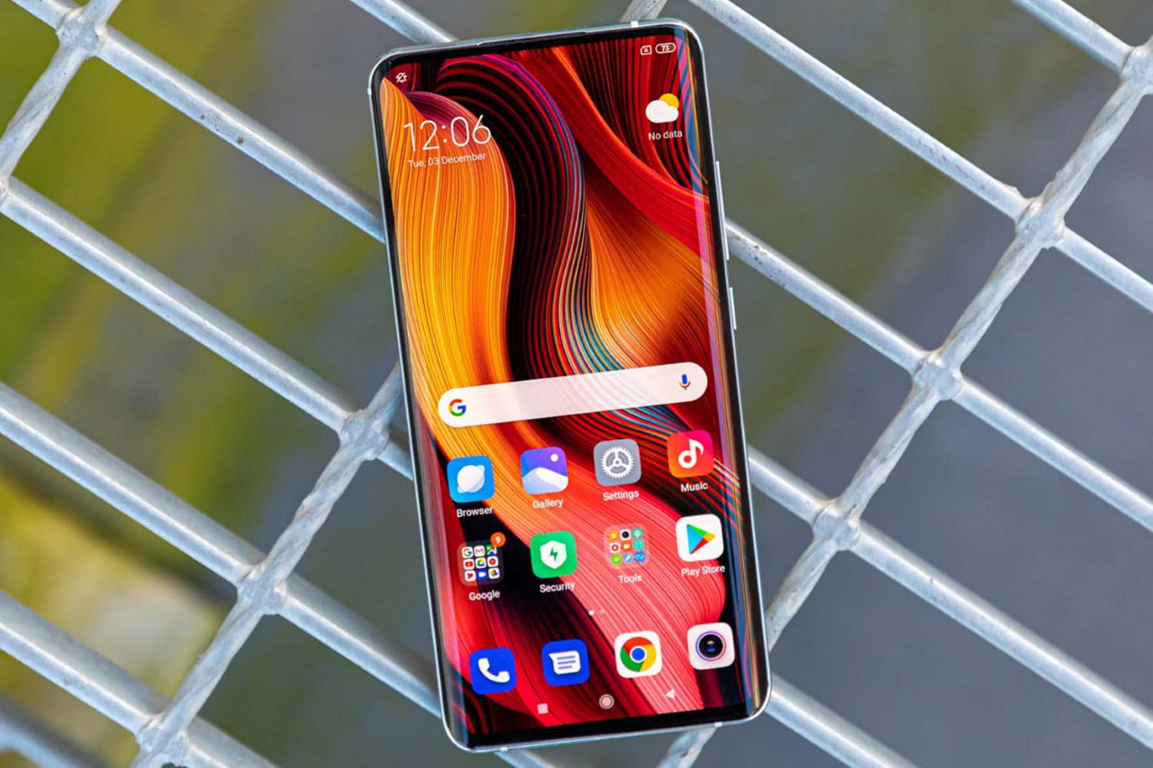 Xiaomi Mi 10 Pro 5G з'явився на «живих» знімках: екран з отвором, квадро-камера на 108 Мп та швидка зарядка на 65 Вт