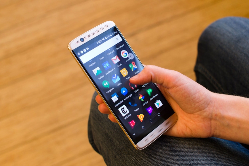 ZTE Axon 9: первые изображения и характеристики смартфона