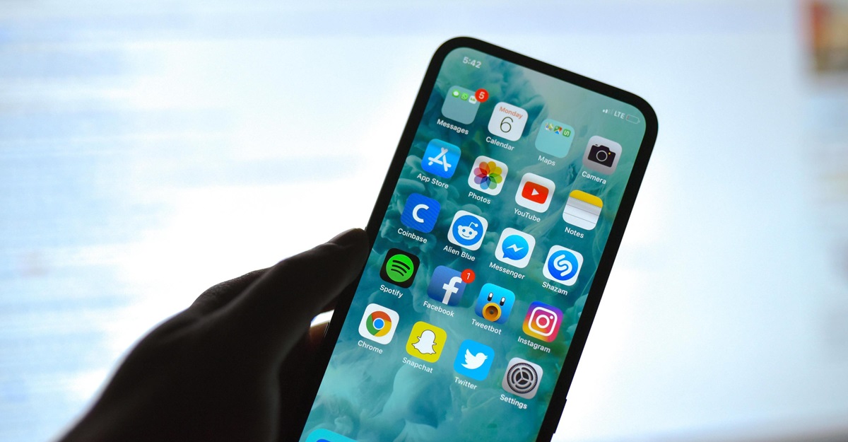Les smartphones d'Apple pourraient être équipés d'une caméra frontale sous l'écran en 2026, mais ce n'est pas certain