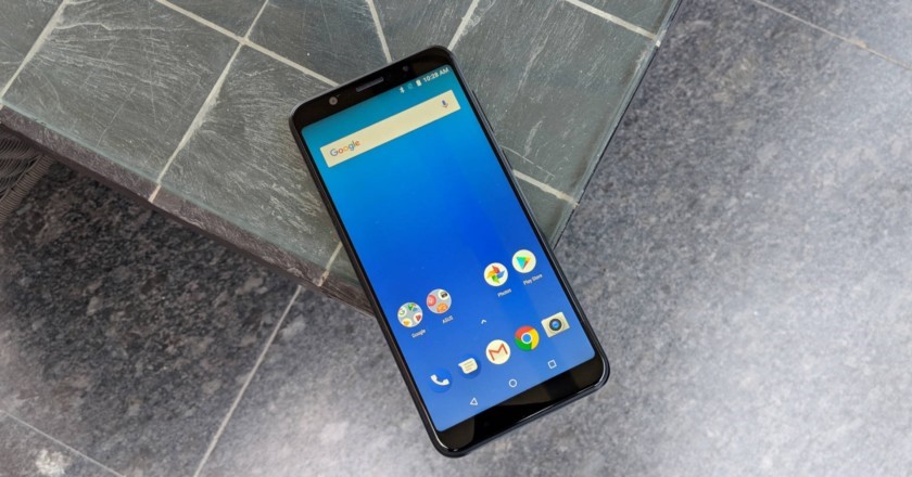 Asus introduced ZenFone Max Pro M1 - a frameless smartphone with two cameras and a "clean" Android
