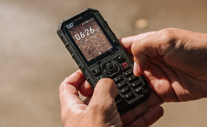CAT B35: неубиваемая звонилка с 4G и голосовым ассистентом Google