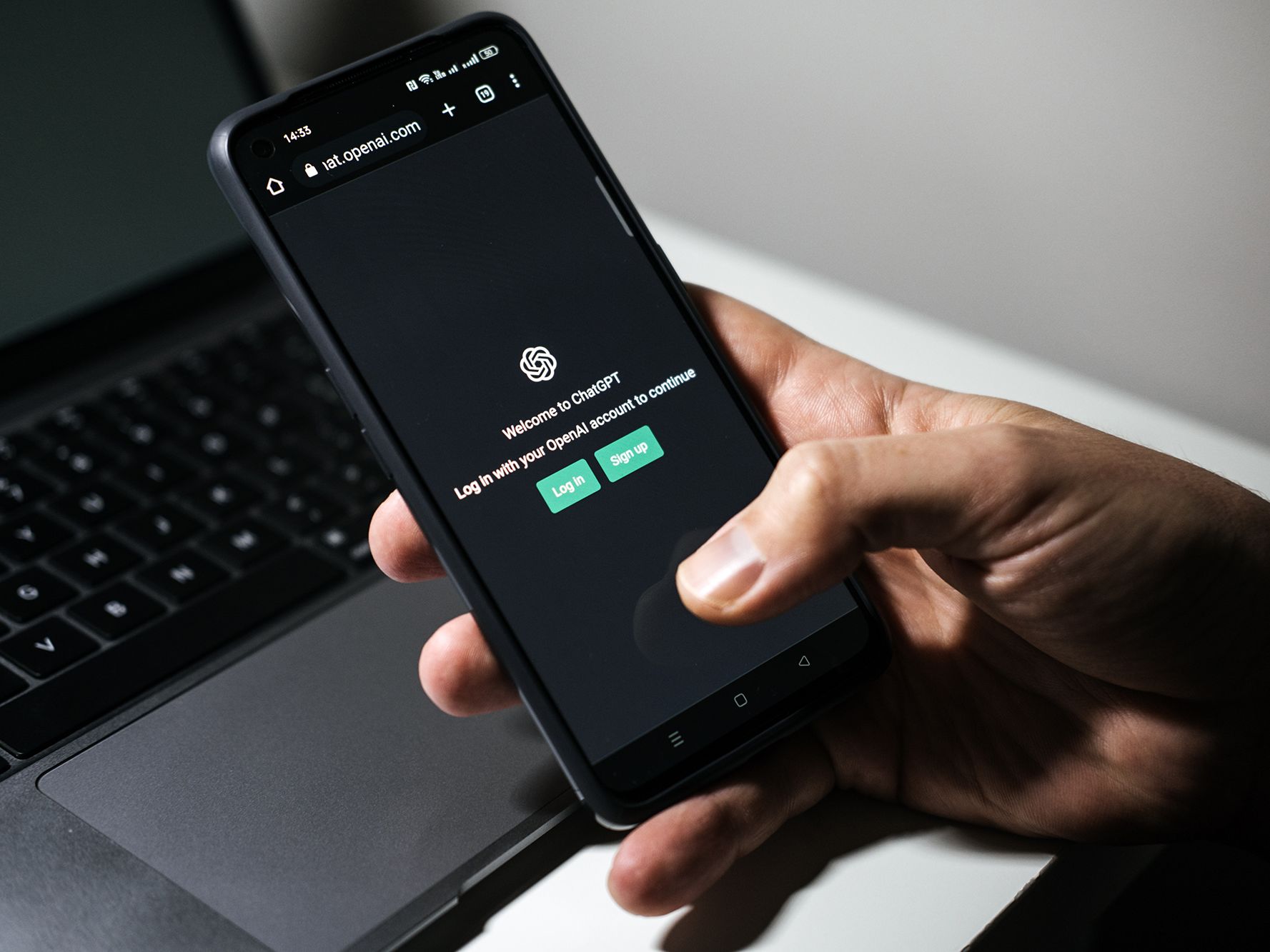 Pas de Samsung ni de Xiaomi : Infinix sera le premier fabricant à intégrer le ChatGPT dans ses smartphones