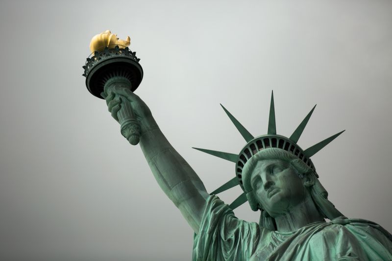 Пограничная служба США будет собирать информацию из соцсетей иммигрантов