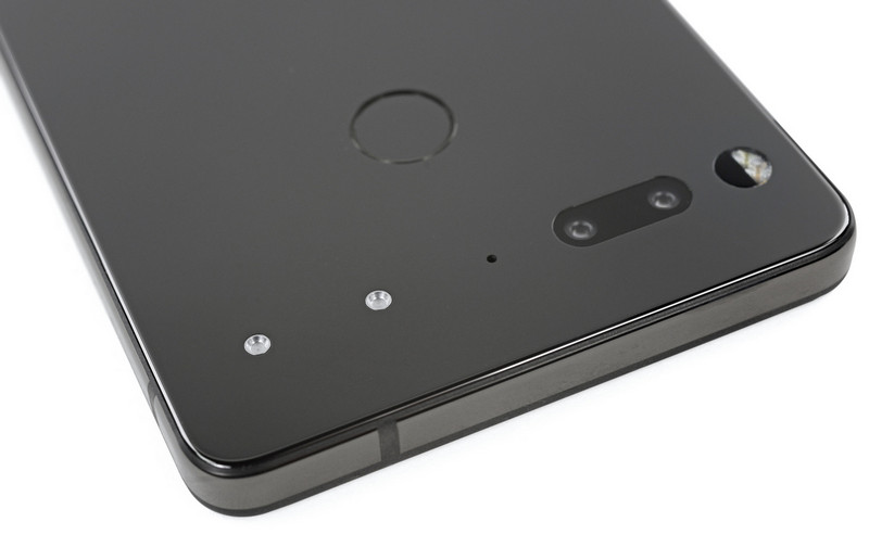iFixit: Essential Phone совершенно неремонтопригоден