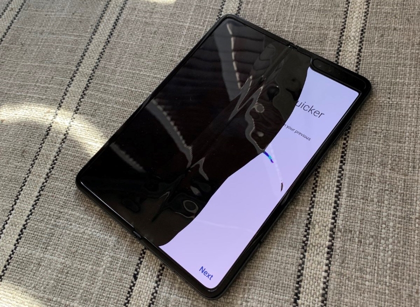 У складаного смартфона Galaxy Fold проблеми з екраном